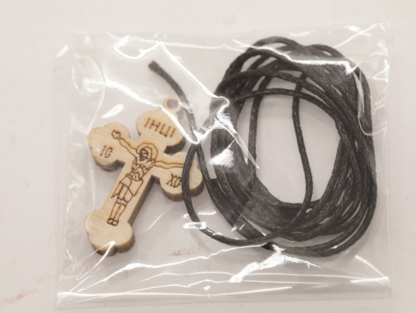 Крестик деревянный (ERM), Спаси и сохрани, 25мм (с гайтаном), фигурный